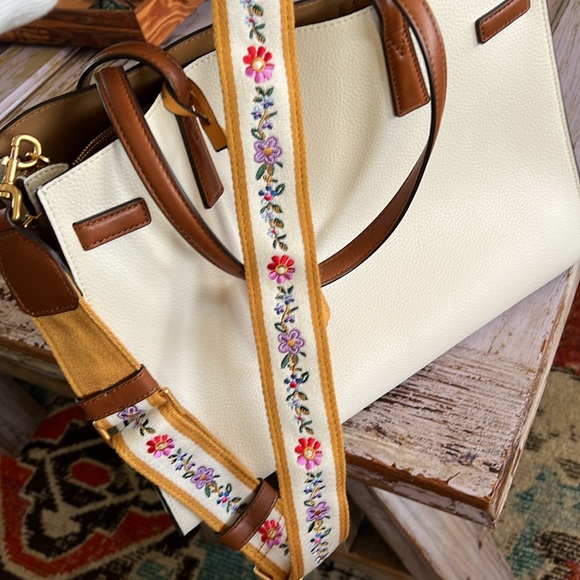 Tory Burch Emerson Bucket Bag. Color Ivorry. Condition is like New. - Picture 8 of 8